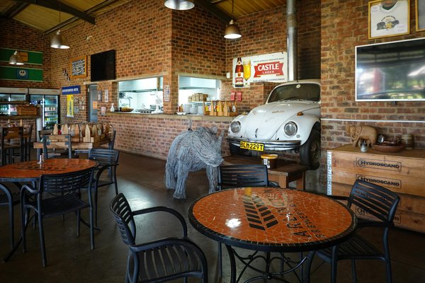 Creative Guide to Selecting a Kitchen Island Cart That Serves as a Dining Space